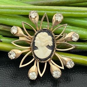 Vintage Unsigned Cameo Starburst Flower Gold-tone Brooch